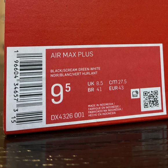 NIKE AIR MAX PLUS (size: 9.5) main image 8